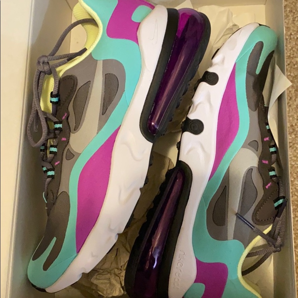 Nikes - Picture 4 of 4